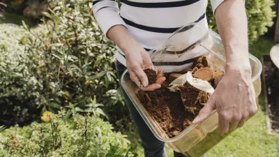 Kava je uporabna, toda pomembno je, na kak&scaron;en način jo na vrtu ali na balkonu uporabimo. / Foto: Istock