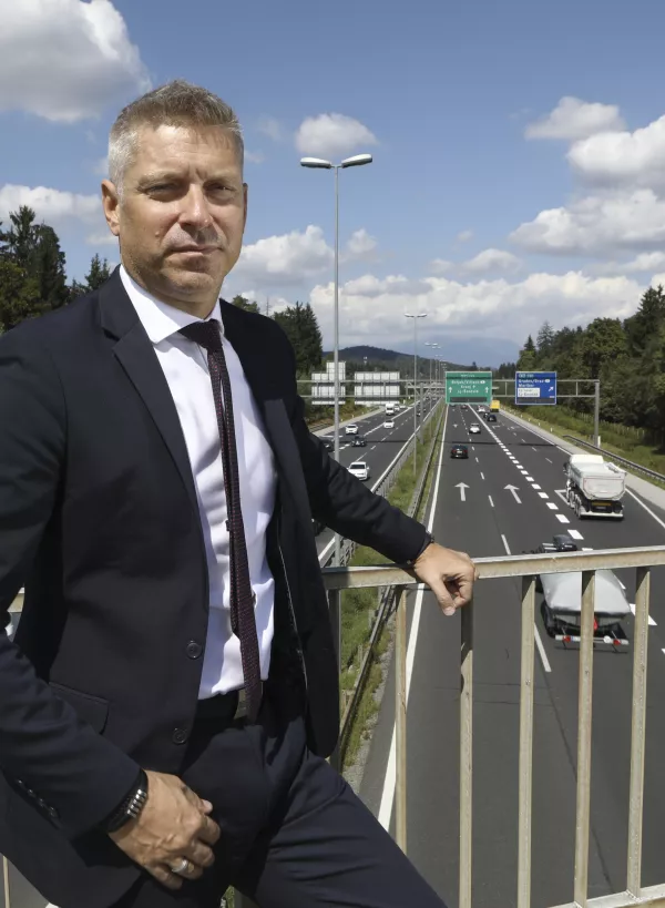 - 30.08.2022 &ndash; mag. Valentin Hajdinjak, predsednik uprave DARS, Družba za avtoceste v Republiki Sloveniji  //FOTO: Luka CjuhaOPOMBA: INTERVJU ZA OBJEKTIV 2022