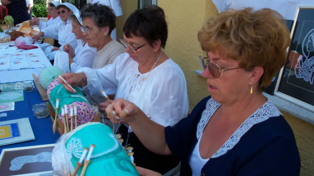 kleklanje, 