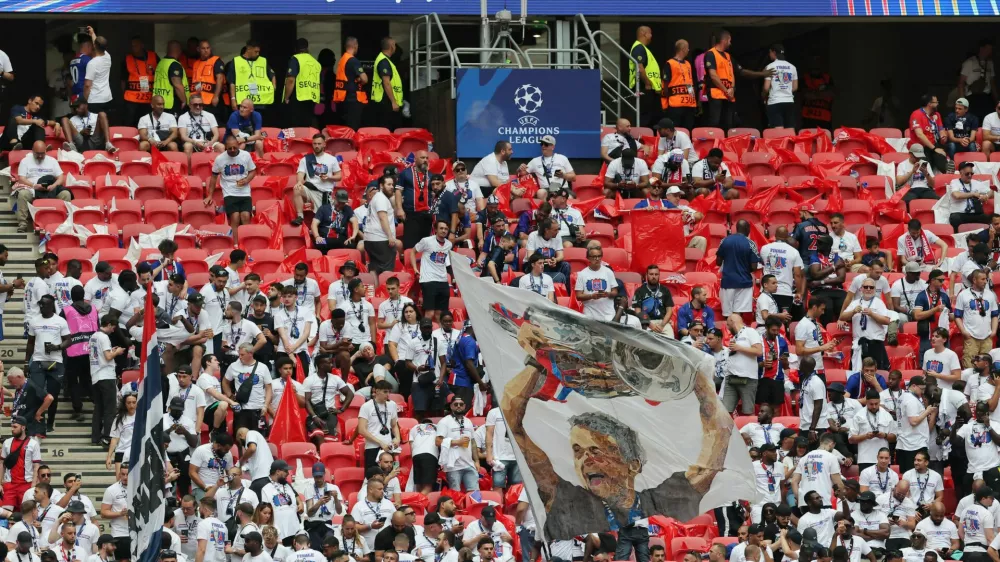 Soccer Football - UEFA Champions League - Final - Paris St Germain v Arsenal - Puskas Arena, Budapest, Hungary - May 30, 2026 General view of Paris St Germain fans inside the stadium before the match REUTERS/Bernadett Szabo