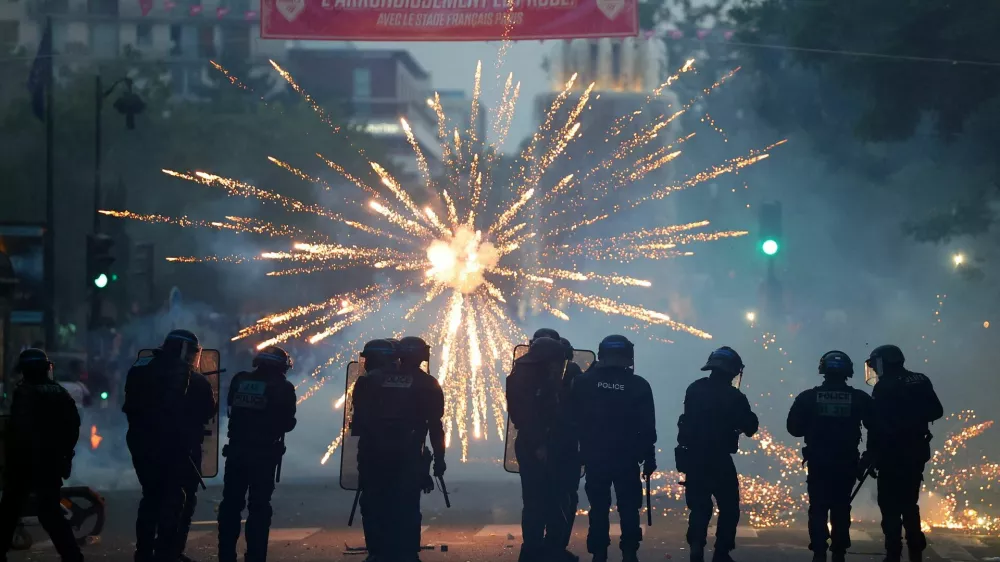 Soccer Football - UEFA Champions League - Paris St Germain fans in Paris watch the Final - Parc des Princes, Paris, France - May 30, 2026 General view of police in the streets as a firework is set off REUTERS/Abdul Saboor   TPX IMAGES OF THE DAY