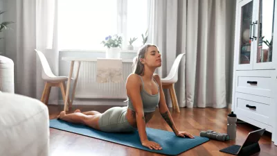 Joga ima vsestranske koristi in ne bo prav nič narobe, če se je lotite. Vsak po svojih zmožnostih. / Foto: Istock