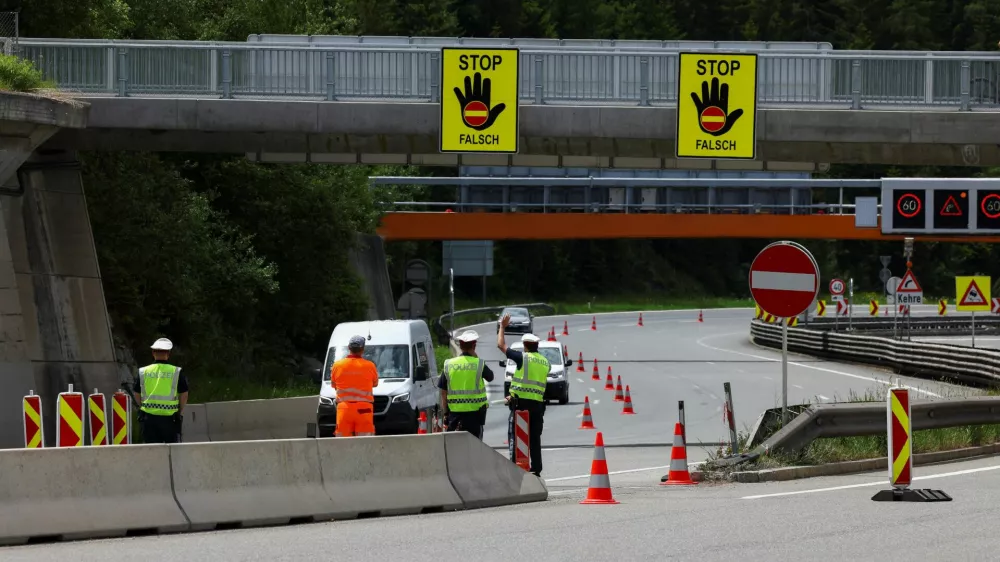 Police officers divert a car, as the Brenner motorway is closed on the day protestors demonstrate against the growing traffic load, near Schoenberg, Austria, May 30, 2026. REUTERS/Christian Mang
