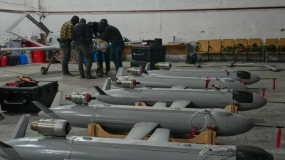 Servicemen of Ukraine's defense intelligence set up drones against Russian in an undisclosed location in Ukraine late Thursday, May 28, 2026. (AP Photo/Efrem Lukatsky) / Foto: Efrem Lukatsky