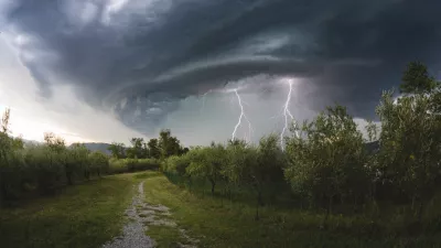 Tudi danes bo treskalo in grmelo / Foto: Istock