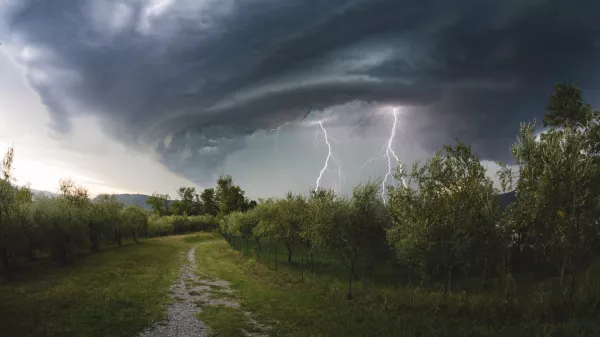 Tudi danes bo treskalo in grmelo / Foto: Istock
