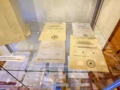 - Plebiscit 23.12.1990 - glasovnica za glasovanje na plebiscitu za odločitev ali naj Republika Slovenija postane samostojna in neodvisna država &ndash; - 31.01.2023 - Muzej slovenske osamosvojitve, Jamova cesta 25 v Ljubljani //FOTO: Luka Cjuha