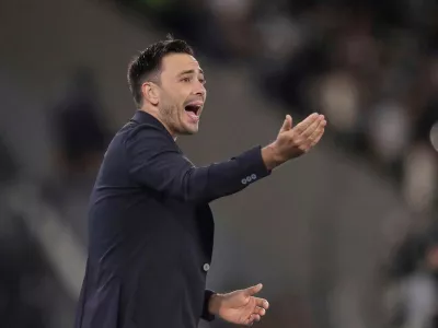 FILE - Coach Davide Ancelotti of Brazil's Botafogo directs his players during a Copa Libertadores round of sixteen first leg soccer match against Ecuador's Liga Deportiva Universitaria at Nilton Santos stadium in Rio de Janeiro, Aug. 14, 2025. (AP Photo/Bruna Prado, file)