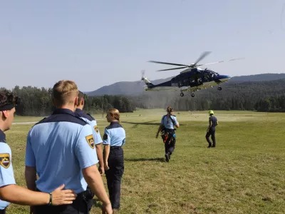 28.8.2025 - Policija - Policijski helikopter -  policijski kamp za srednje&scaron;olceFoto: Luka Cjuha