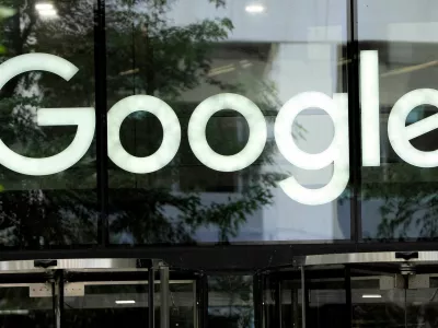 FILE PHOTO: The Google logo is seen outside the company's offices in London, Britain, June 24, 2025. REUTERS/Carlos Jasso/File Photo