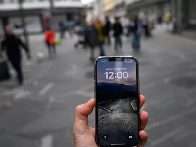 Mobilni telefoni Mobilnik Opozorilo Alarm 27.09.2025 SI ALARM opozorilni signal na mobilnih telefonih FotoNik Erik Neubauer