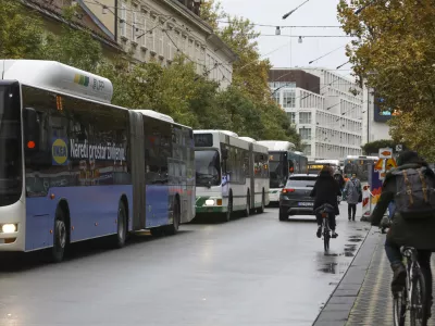 - 10.11.2023 &ndash; Slovenska cesta - promet - avtobus LPP //FOTO: Luka Cjuha