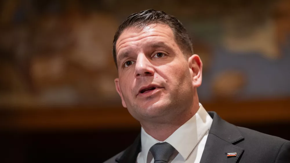Ljubljana, DZ.Izredna seja DZ z obravnavo liste kandidatk in kandidatov za ministrice in ministre vlade ter mandatno-volilne zadeve.Predsednik DZ Zoran Stevanovic.
