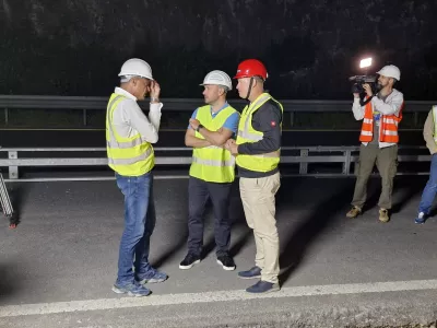 Postojna.Minister za infrastrukturo in energetiko Jernej Vrtovec si je v spremstvu predstavnikov druzbe Dars ogledal potek obnovitvenih del na odseku primorske avtoceste med Ravbarkomando in Postojno.