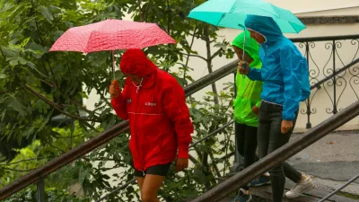 Danes je deževalo tudi v Zagrebu, a je hujše neurje zajelo Split in Vis. Foto: Pixsell