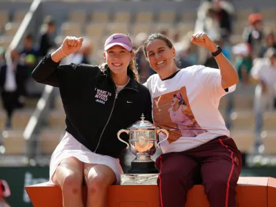 Russia's Mirra Andreeva, left, and her coach Conchita Martinez pose with the trophy after winning the final women's tennis match against Poland's Maja Chwalinska at the French Open in Paris, Saturday, June 6, 2026. (AP Photo/Aurelien Morissard)