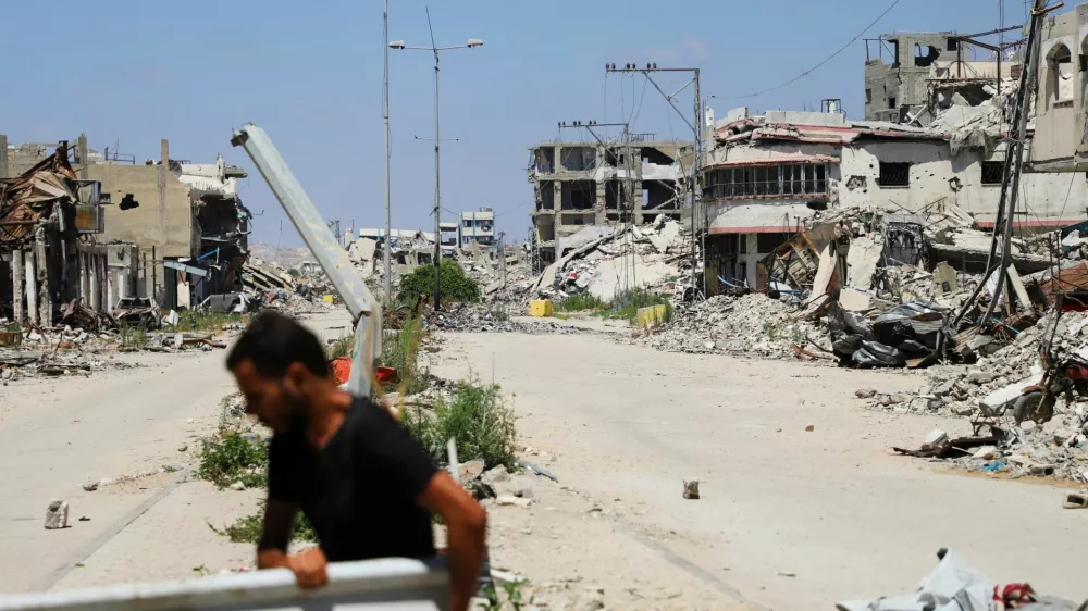 Yellow concrete blocks mark the "yellow zone"under Israeli military control, as seen from Al-Tuffah in Gaza City, June 15, 2026. REUTERS/Ebrahim Hajjaj / Foto: Ebrahim Hajjaj