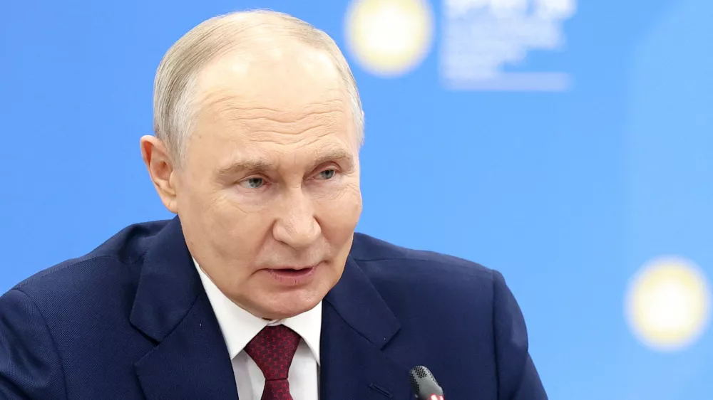 Russian President Vladimir Putin attends a meeting with Chinese Vice President Han Zheng on the sidelines of the St. Petersburg International Economic Forum (SPIEF) in Saint Petersburg, Russia June 5, 2026. Sputnik/Valeriy Sharifulin/Pool via REUTERS ATTENTION EDITORS - THIS IMAGE WAS PROVIDED BY A THIRD PARTY.