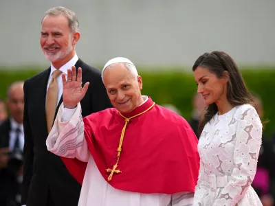 Pope Leo XIV next to King Felipe and Queen Letizia arrives at Adolfo Suarez-Madrid Barajas Airport in Madrid, Spain, Saturday, June 6, 2026, at the start of a seven-day pastoral visit to mainland Spain and the Canary Islands. (AP Photo/Manu Fernandez)