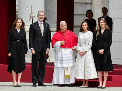 Spain's King Felipe, Queen Letizia and their daughters Leonor, Princess of Asturias and Infanta Sofia receive Pope Leo XIV at the Royal Palace, during his apostolic journey, in Madrid, Spain, June 6, 2026. REUTERS/Yara Nardi