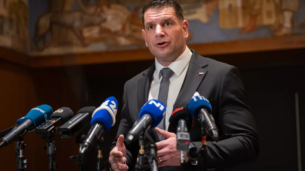 Ljubljana, DZ.Izredna seja DZ z obravnavo liste kandidatk in kandidatov za ministrice in ministre vlade ter mandatno-volilne zadeve.Predsednik DZ Zoran Stevanovic.