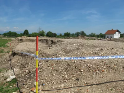 najdba kosti, skeletov v gramozu pri gradbi&scaron;ču Titove ceste, &scaron;tajerske vpadnice