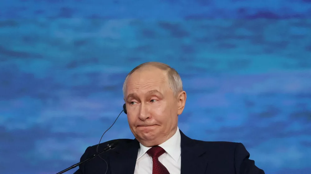 Russia's President Vladimir Putin attends a plenary session of the St. Petersburg International Economic Forum (SPIEF) in Saint Petersburg, Russia June 5, 2026. REUTERS/Anastasia Barashkova   TPX IMAGES OF THE DAY