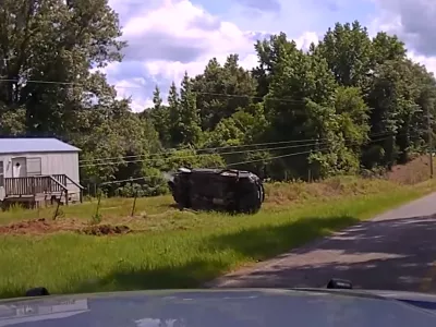 Pregon se je končal s prevrnjenim avtomobilom. / Foto: Arkansas State Police