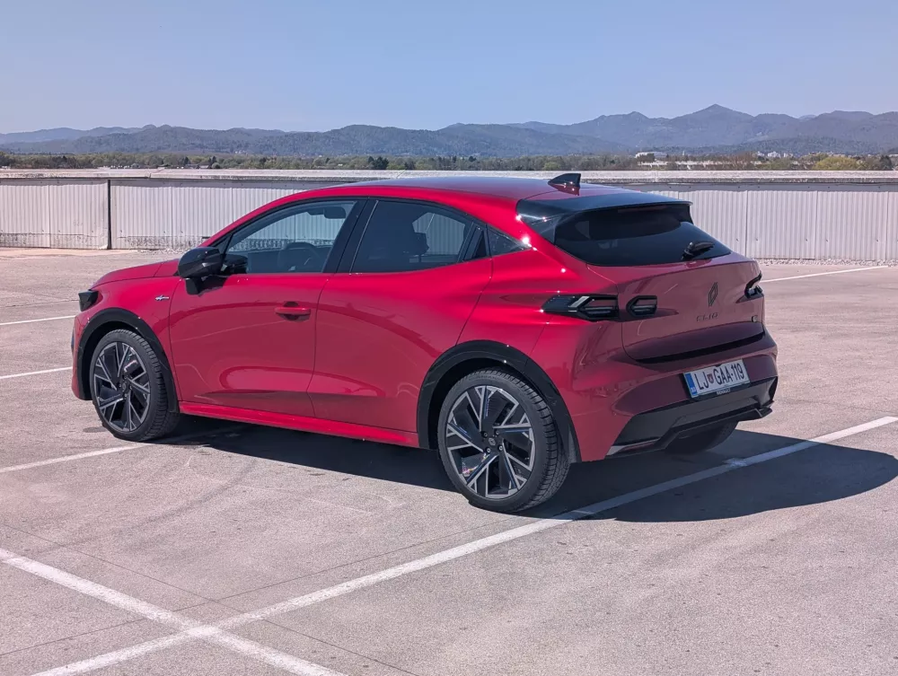 Renault clio full hybrid e-tech 160 espirit alpine. 