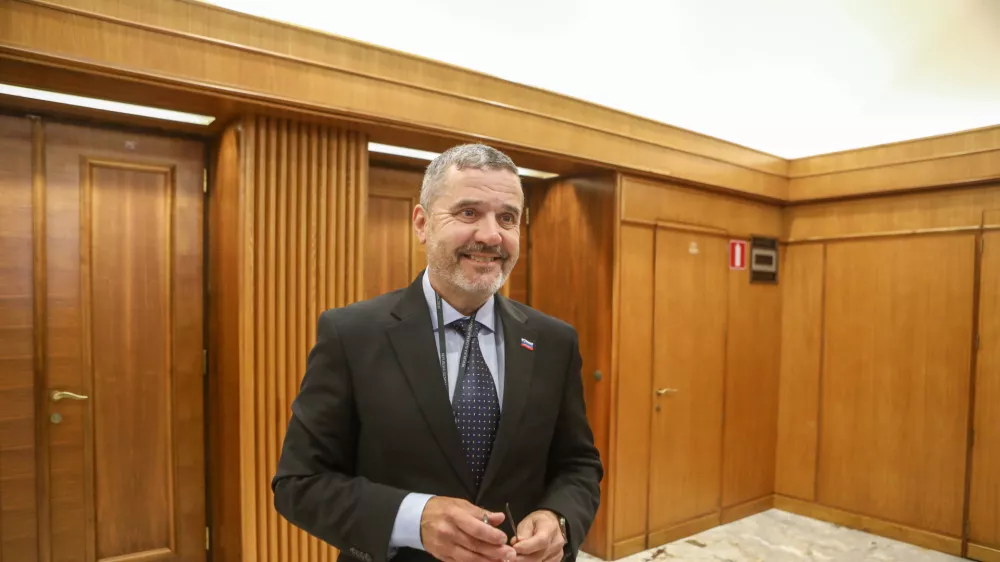 Tone Kajzer2.6.2026 - predstavitev kandidata za ministra za zunanje in evropske zadeve Toneta Kajzerja pred pristojnima odboroma DZFoto: Luka Cjuha