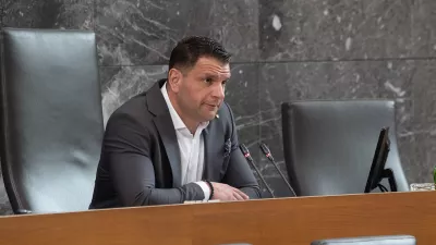 Ljubljana, DZ.Izredna seja DZ, na kateri so med drugim po nujnem postopku odlocali o noveli zakona o drzavni upravi ter glasovali o odlocitvi kolegija, da se predloga sprememb zakona o delovnih razmerjih in zakona o lokalnih volitvah obravnavata po skrajsanem postopku.Predsednik DZ Zoran Stevanovic.