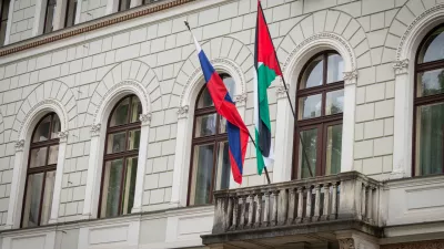 Ljubljana.Palestinska zastava na procelju Predsedniske palace.
