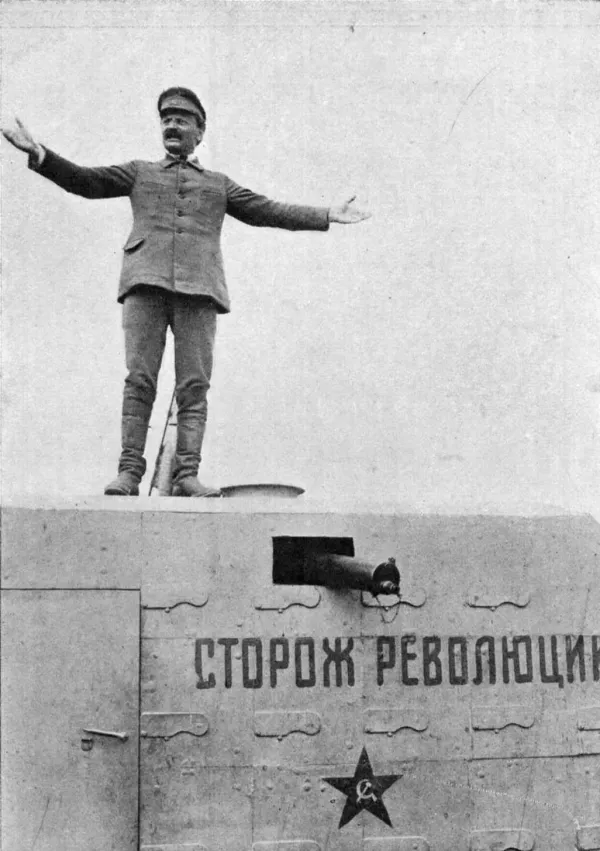 Med govorom z oklepnega vlaka v času državljanske vojne v Rusiji. / Foto: Wikipedia