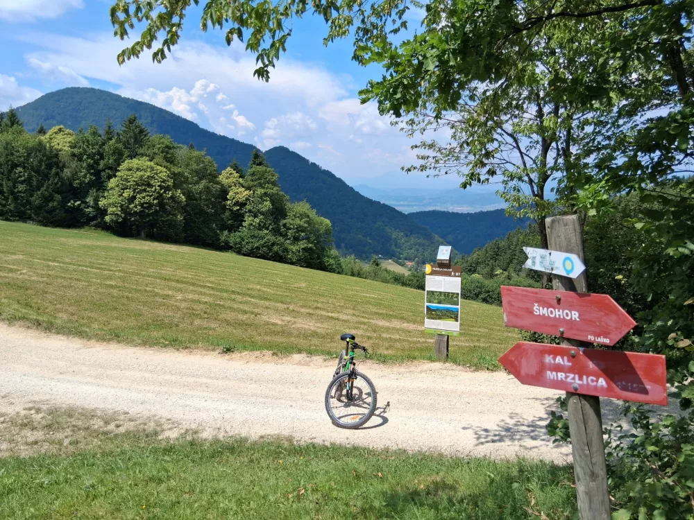 &raquo;Tu, v miru, je delati veliko prijetneje kot v dolinskem živžavu&laquo;