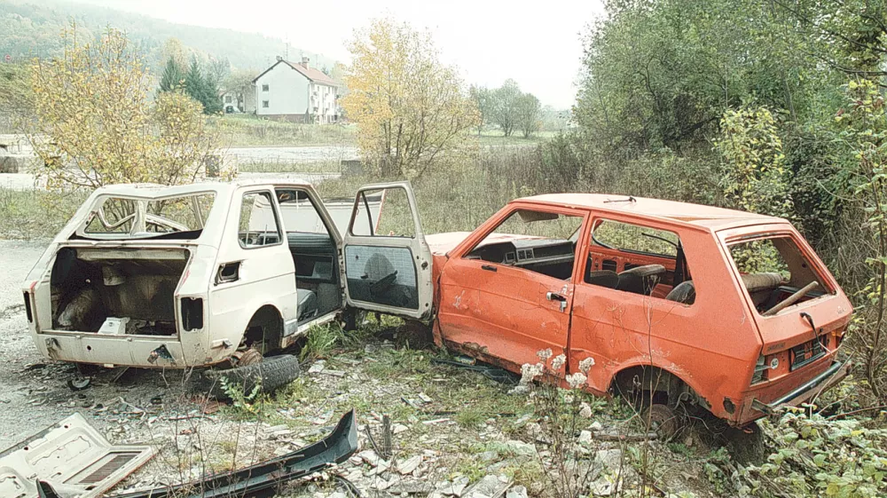zapu&scaron;čeni avtomobili, / Foto: Arsen Perič
