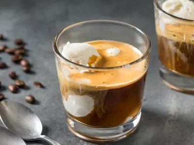 Homemade Coffee Affogato Gelato Ice Cream in a Cup / Foto: Bhofack2