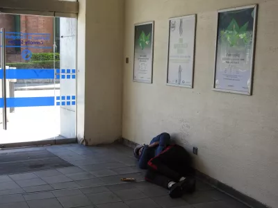 4th May 2019, Dublin, Ireland. Homeless person sleeping in Connolly Train Station entrance, Amiens Street, Dublin City Centre. / Foto: Derick Hudson Getty Images