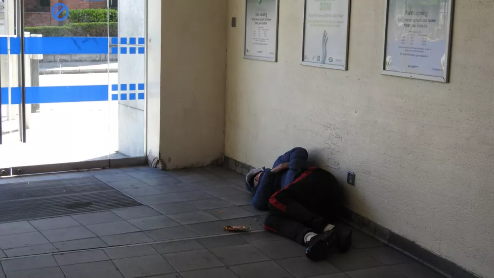 4th May 2019, Dublin, Ireland. Homeless person sleeping in Connolly Train Station entrance, Amiens Street, Dublin City Centre. / Foto: Derick Hudson Getty Images