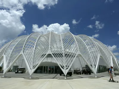 August 2, 2018 - Tampa, Florida, U.S. - JAMES BORCHUCK | Times.A Florida Poly student skates past the Innovation, Science and Technology building on the university's 170-acre Lakeland campus. Police are investigating an alleged suicide at the school that occurred Wednesday, Aug. 1.,Image: 380966800, License: Rights-managed, Restrictions:, Model Release: no / Foto: James Borchuck Via Profimedia