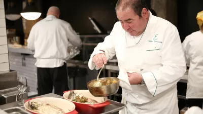 BROOKLYN, NY - OCTOBER 12: Chef Emeril Lagasse prepares a dish to be served during Dinner With Emeril Lagasse, Timon Balloo And Philip Buccieri Capital One Cardholder Exclusive at SUGARCANE raw bar grill on October 12, 2018 in Brooklyn, New York. Monica Schipper,Image: 390956745, License: Rights-managed, Restrictions:, Model Release: no / Foto: Profimedia