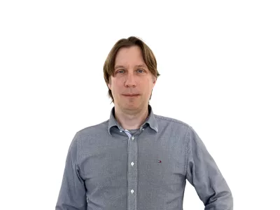 Damjan Franc LuZA ONLINE - Redakcija Dnevnik 2024 - portreti za komentarje in kolumne - kolumnisti - komentatorji &ndash; novinarji - portret //FOTO: Luka Cjuha