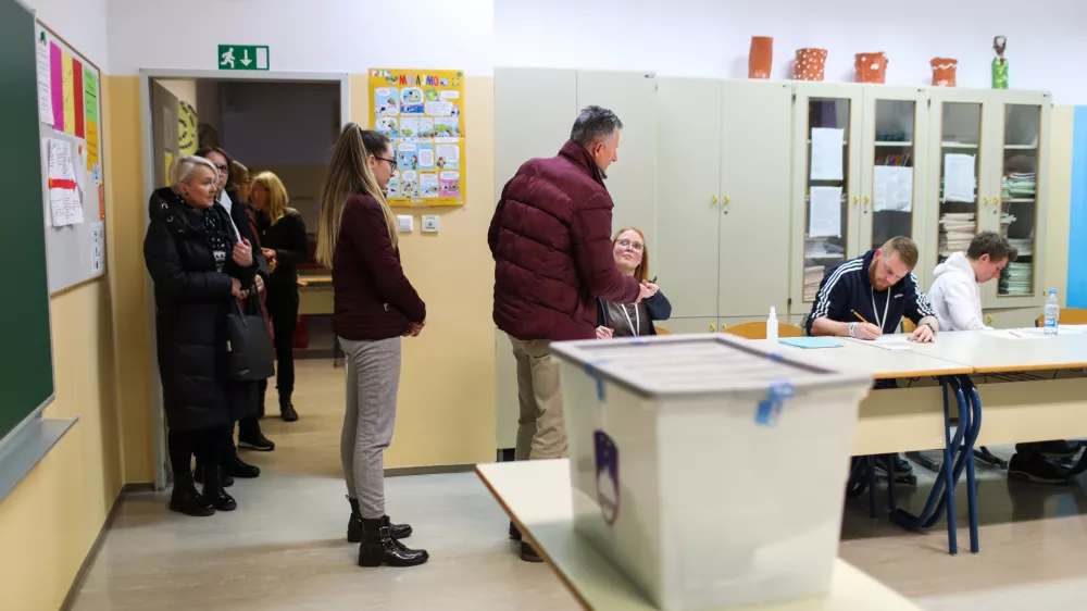 - Osnovna &scaron;ola Komenda Moste- 04.12.2022 - Lokalne volitve 2022 - drugi krog - volitve župana //FOTO: Bojan Veliknja