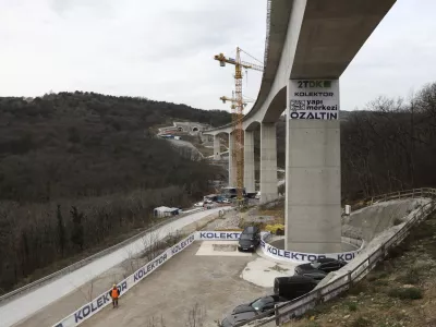 - 28.02.2024 - Železni&scaron;ki viadukt Vinjan - dogodek družbe 2TDK ob dokončanju glavnih gradbenih del na viaduktu Vinjan - Drugi tir železni&scaron;ke proge Divača - Koper, //FOTO: Luka Cjuha