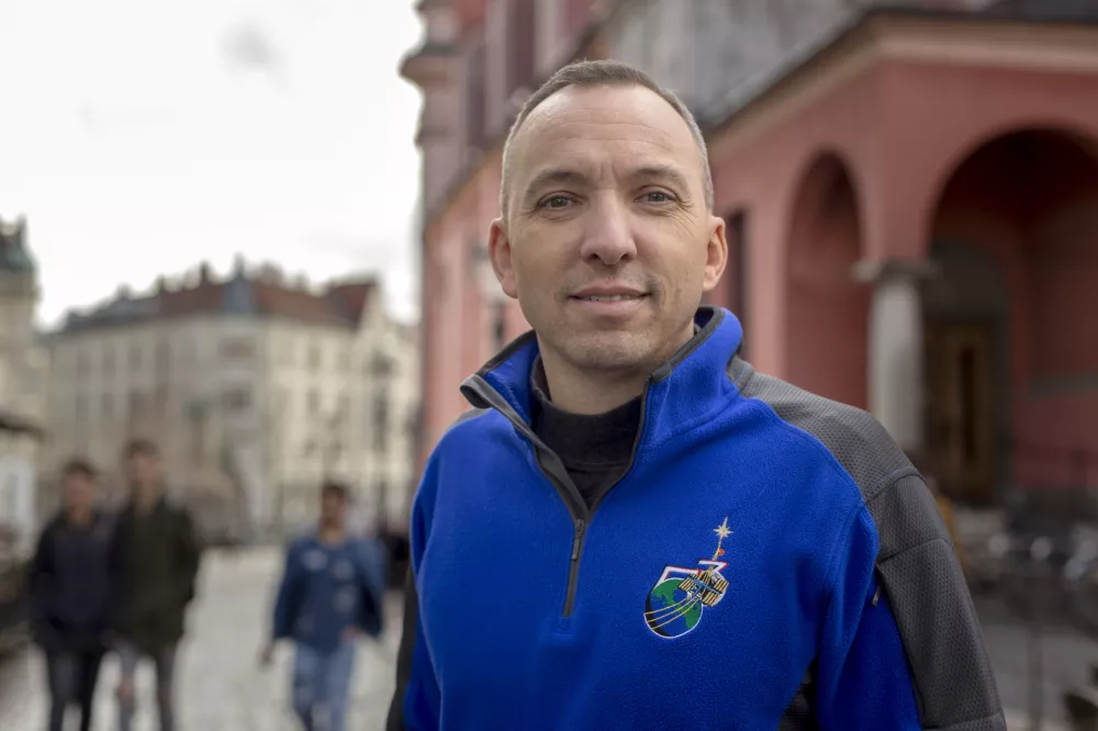 - Randy Bresnik, ameri&scaron;ki astronavt slovenskih korenin - 12.03.2018 - Obisk ameri&scaron;kega astronavta Randyja Bresnika v Sloveniji &ndash; astronavt ameri&scaron;ke vesoljske agencije NASA je bil doslej na dveh misijah na Mednarodni vesoljski postaji: leta 2009 in 2017. Z ekspedicije 52/53, ko je v vesolju preživel 139 dni, se je vrnil decembra 2017 //FOTO: Matjaž Ru&scaron;t