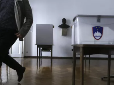 - sedež volilne komisije Mačkova ulica - volilna skrinja- Evropske volitve 2014 - Volitve poslancev v Evropski parlament - predčasno glasovanje na sedežih okrajnih volilnih komisij.   //FOTO: Jaka Gasar