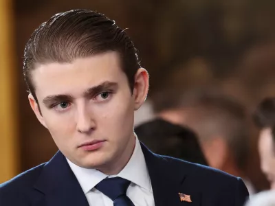 FILE - Barron Trump attends the 60th Presidential Inauguration in the Rotunda of the U.S. Capitol in Washington, Jan. 20, 2025. (Kevin Lamarque/Pool Photo via AP, File) / Foto: Kevin Lamarque