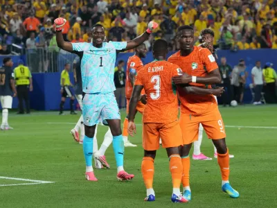Soccer Football - FIFA World Cup 2026 - Group E - Ivory Coast v Ecuador - Philadelphia Stadium, Philadelphia, Pennsylvania, U.S. - June 14, 2026 Ivory Coast's Yahia Fofana celebrates with Ange Bonny and Ghislain Konan after the match IMAGN IMAGES via Reuters/James Lang