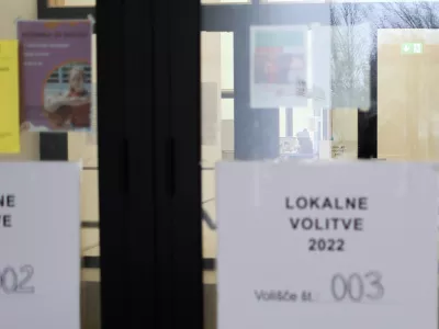 - &Scaron;portna dvorana Menge&scaron;- 04.12.2022 - Lokalne volitve 2022 - drugi krog - volitve župana //FOTO: Bojan Veliknja