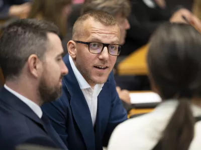 Domači gradbinci z re&scaron;ilnim obročem za poslanca