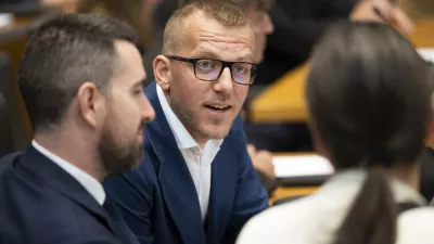 Domači gradbinci z rešilnim obročem za poslanca